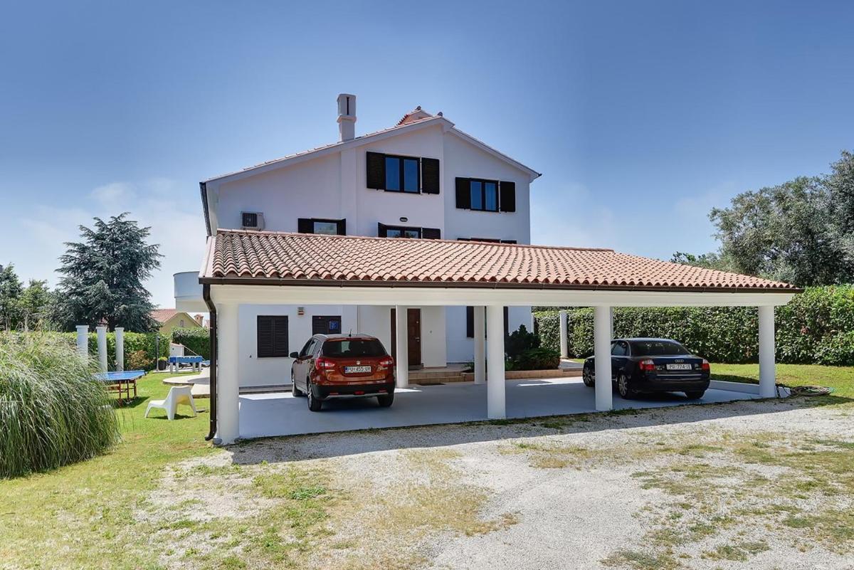 מדולין Villa Mutila מראה חיצוני תמונה