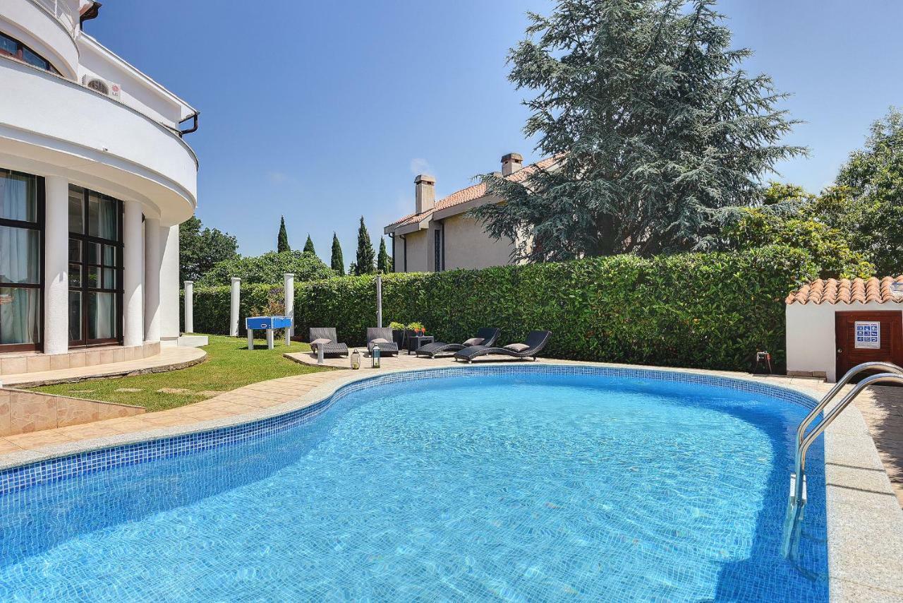 מדולין Villa Mutila מראה חיצוני תמונה