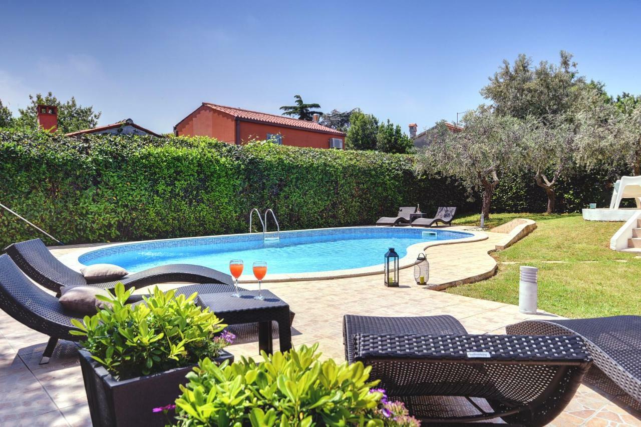 מדולין Villa Mutila מראה חיצוני תמונה