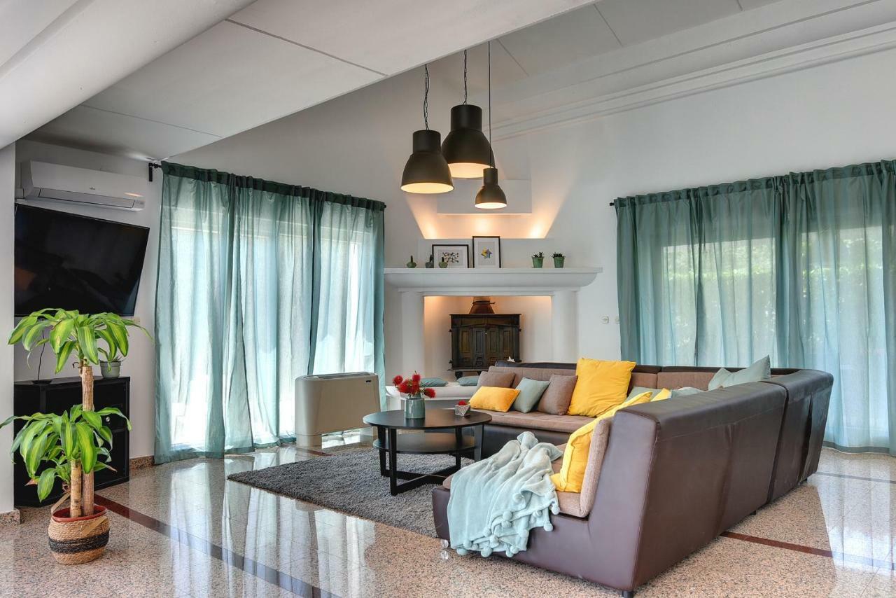 מדולין Villa Mutila מראה חיצוני תמונה