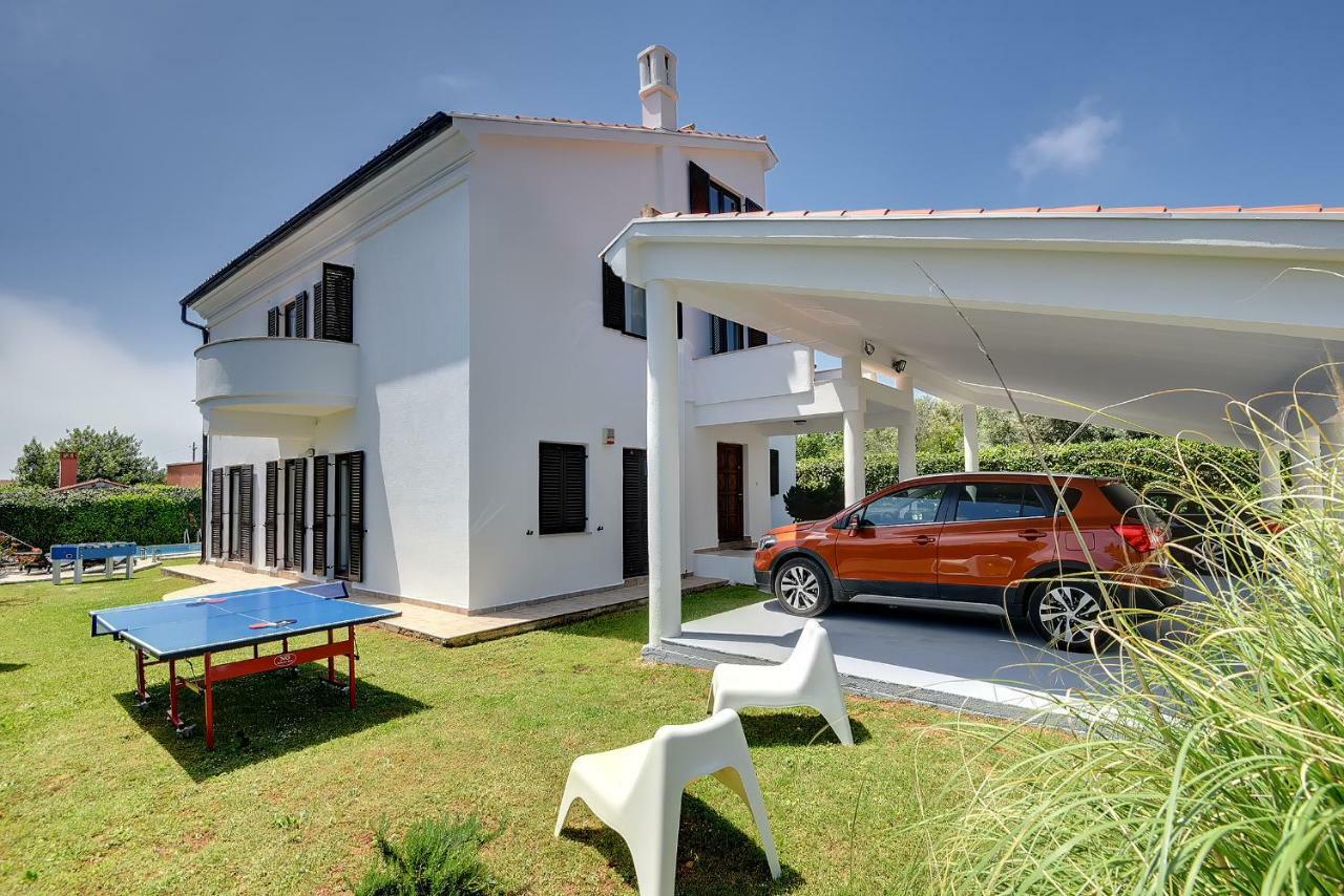 מדולין Villa Mutila מראה חיצוני תמונה
