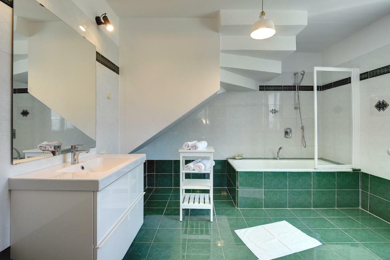 מדולין Villa Mutila מראה חיצוני תמונה