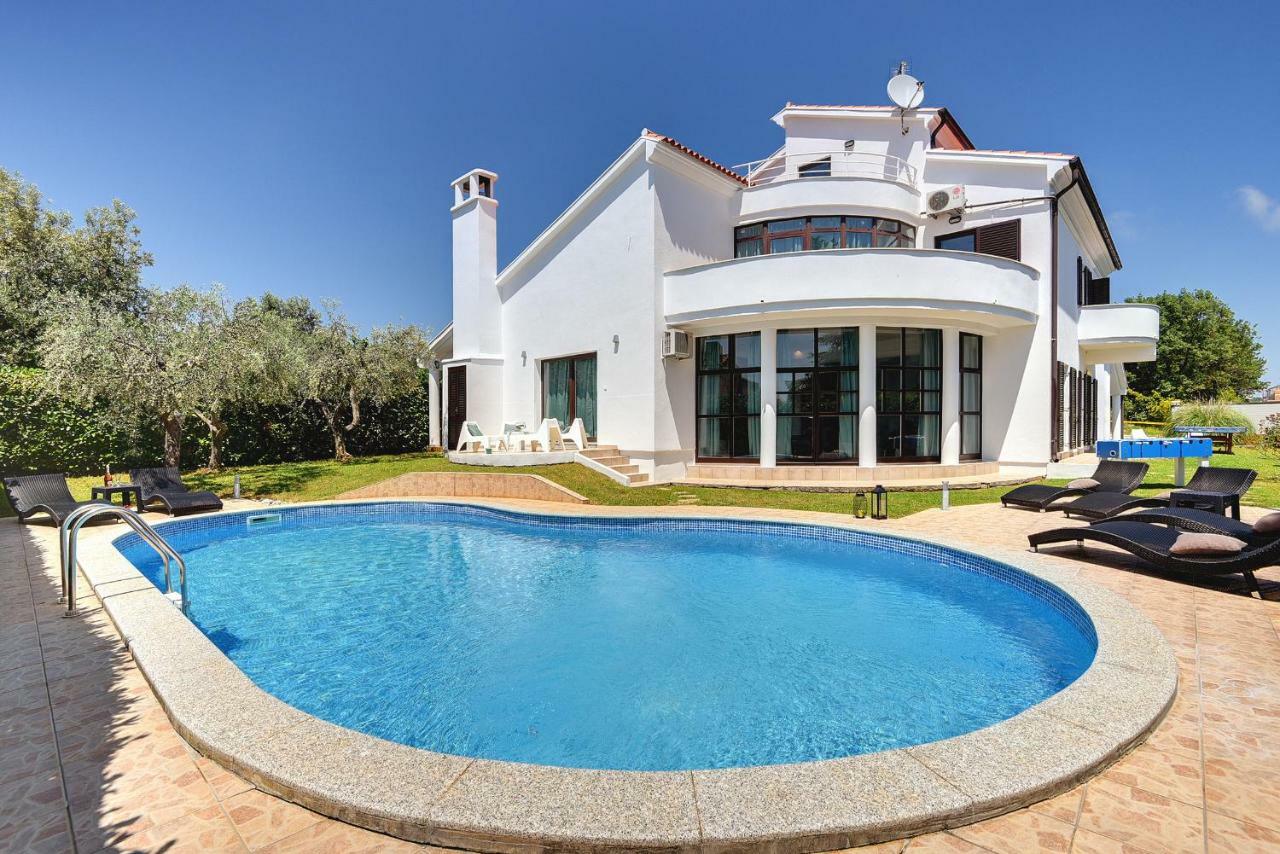 מדולין Villa Mutila מראה חיצוני תמונה