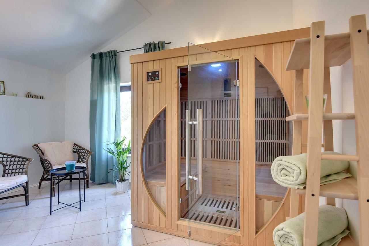 מדולין Villa Mutila מראה חיצוני תמונה